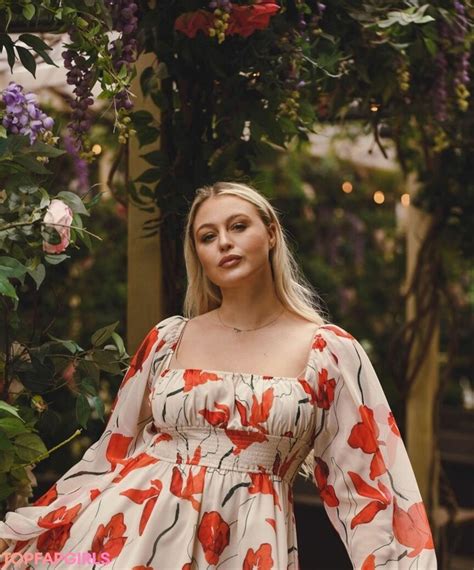 Iskra Lawrence has been praised by fans for her latest inspiring post. The body positive model took to Instagram to remind fans to celebrate their 'unseen parts' rather than what people see just on the outside. And fans were quick to thank the star as she laid herself bare in the post. An original snap saw Iskra, 31, post in a black, panelled ...